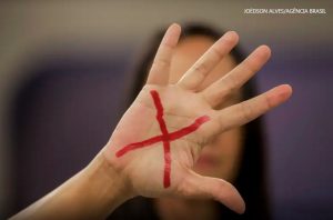 Governo define regras para pensão a filhos de vítimas de feminicídio